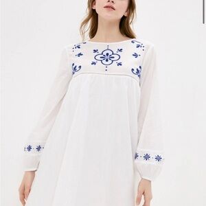 United colors of Benetton small White Dress with Blue Embroidery
